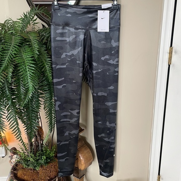 Brand New Nike Dri-Fit One Full Length Mid Rise Shiny Black & Grey Camo Leggings - Picture 14 of 14